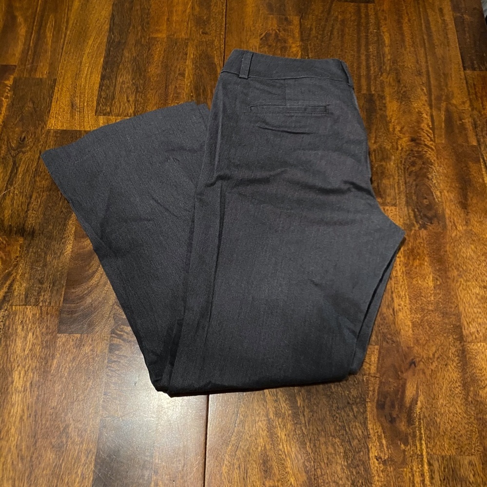 Women’s Dockers Midrise Curvy 8 Short Dress Pants